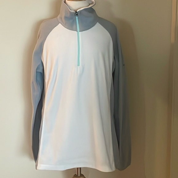 Columbia Tops - EUC~Woman’s Columbia Medium Sized 3/4 Zippered Gray/White Long Sleeve Fleece